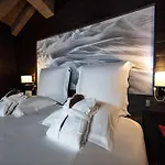 Avenue & Hotel Val-dʼIsère