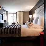 Hotel Avenue & 4*