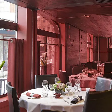 Avenue & 4*