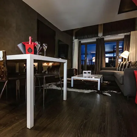 隆琦林荫道酒店 Val-dʼIsère