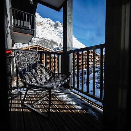 Avenue & Val-d'Isere