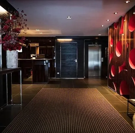 Avenue & Hotel