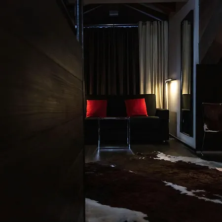 Avenue & 4*