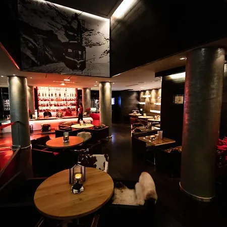 Avenue & Hotel Val-d'Isere