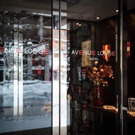 Avenue & 4*